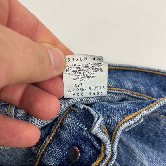 Vintage Levi’s 550 High Waist Waist fit Jeans - Picture 9 of 9